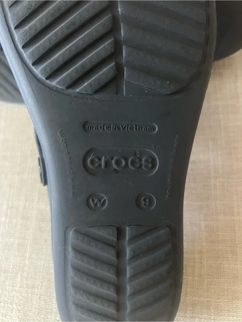 CROCS gray/navy embellished Thong Sandals, women’s eight, casual outdoors